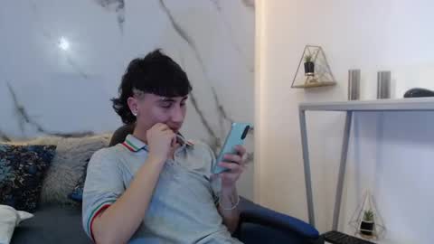 xandergrey8 online show from April 19, 7:38 pm