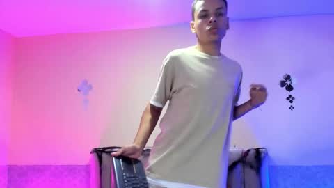 xavier fox   online show from October 21, 4:37 am