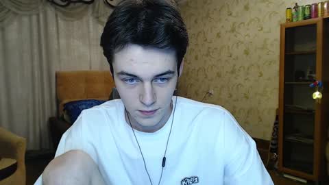 Snapshot of xtraqqq chatting on December 19, 7:40 pm traqqq online show from December 19, 7:40 pm