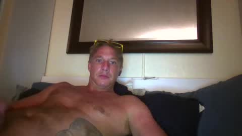 Snapshot of xxxelentdick chatting on September 23, 6:57 am deeeeznutz online show from September 23, 6:57 am