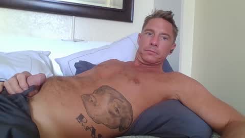 Snapshot of xxxelentdick chatting on February 3, 8:57 pm deeeeznutz online show from February 3, 8:57 pm
