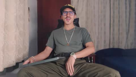 Snapshot of xxxhome_alonexxx chatting on October 5, 7:51 pm Kev online show from October 5, 7:51 pm