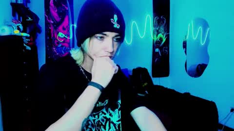 Snapshot of xzerox_ chatting on September 10, 2:43 am xzerox_ online show from September 10, 2:43 am