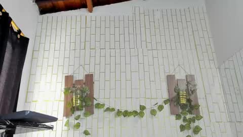 yacksson_lawrence online show from April 18, 7:58 pm