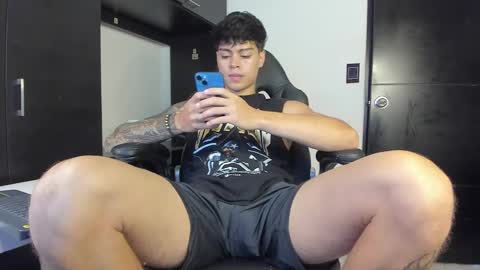 Snapshot of yanpaul83 chatting on September 16, 7:47 pm yanpaul83 online show from September 16, 7:47 pm