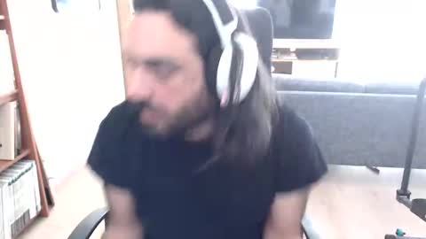 yeeaahoo online show from April 27, 10:45 am