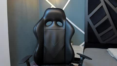 YEIKO ROMERO online show from January 16, 5:55 pm