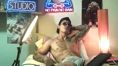 yeisoncastellanos1999 online show from November 4, 7:04 pm