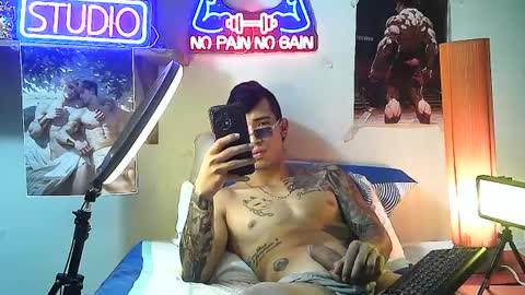 yeisoncastellanos1999 online show from October 4, 12:59 am