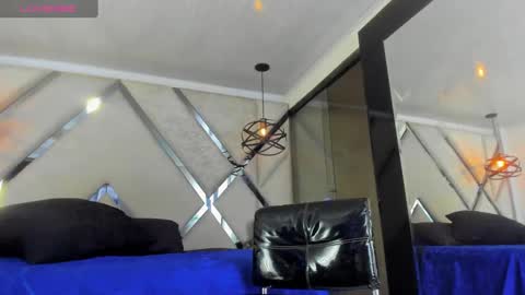 Snapshot of yiyo10_ chatting on March 12, 3:35 am Yiyo online show from March 12, 3:35 am