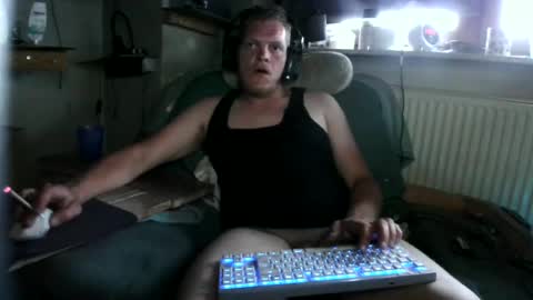 ynghotgerman92 online show from June 12, 6:27 pm