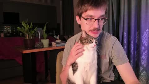 Max online show from April 7, 9:26 pm