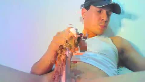 Snapshot of yonat_ chatting on February 13, 10:54 pm Yonat online show from February 13, 10:54 pm