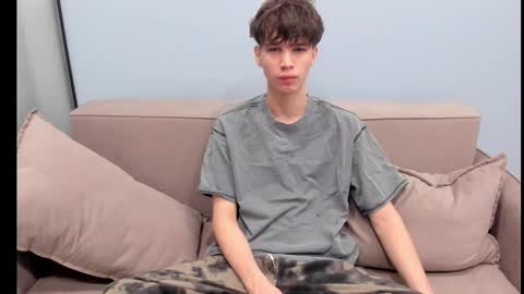 your_shy_guy online show from October 12, 2:38 am