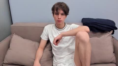 your_shy_guy online show from September 10, 6:39 pm