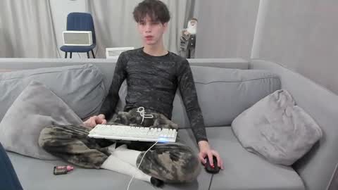 your_shy_guy online show from February 26, 7:03 pm