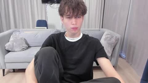 your_shy_guy online show from January 18, 7:04 pm