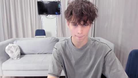 your_shy_guy online show from January 12, 7:31 pm