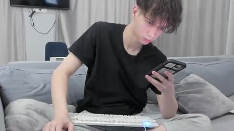 your_shy_guy online show from February 18, 6:39 pm