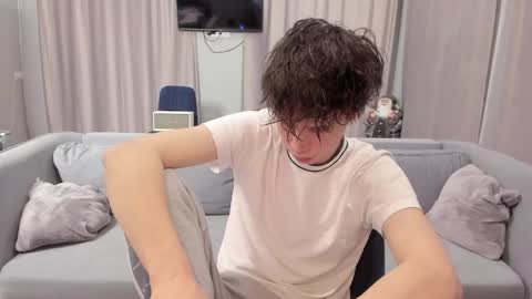 your_shy_guy online show from January 26, 7:20 pm