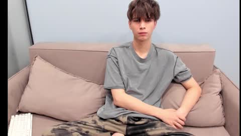 your_shy_guy online show from October 23, 2:15 am