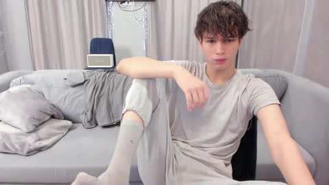 your_shy_guy online show from January 24, 6:57 am