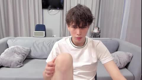 your_shy_guy online show from January 26, 6:49 am