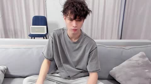 your_shy_guy online show from January 23, 7:54 am