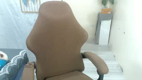 yourasian_eric online show from June 10, 9:33 am