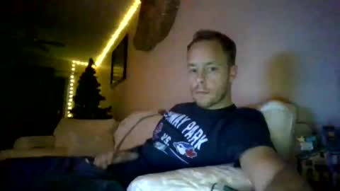 yourlove8523 online show from December 4, 8:10 am