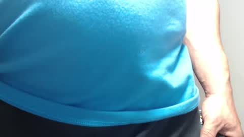 Snapshot of yulian_23 chatting on February 22, 3:01 am Ivan online show from February 22, 3:01 am