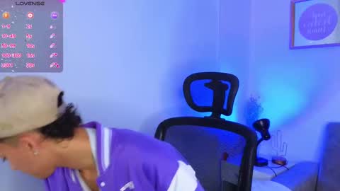Snapshot of yulian_vasquez chatting on September 18, 12:40 pm yulian_vasquez online show from September 18, 12:40 pm