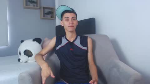 Snapshot of yulian_vasquez chatting on February 28, 12:20 pm yulian_vasquez online show from February 28, 12:20 pm