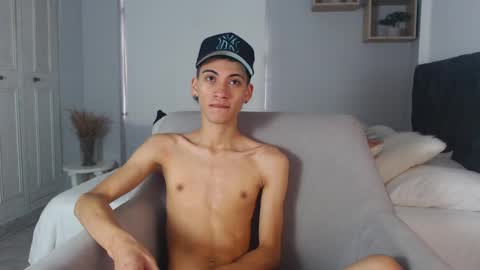 Snapshot of yulian_vasquez chatting on March 10, 12:06 pm yulian_vasquez online show from March 10, 12:06 pm
