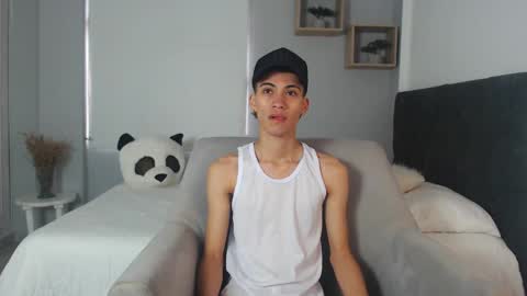 Snapshot of yulian_vasquez chatting on March 8, 12:06 pm yulian_vasquez online show from March 8, 12:06 pm