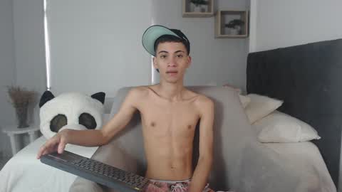 Snapshot of yulian_vasquez chatting on March 1, 12:12 pm yulian_vasquez online show from March 1, 12:12 pm