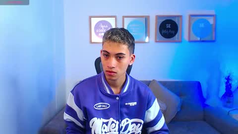 Snapshot of yulian_vasquez chatting on October 9, 12:43 pm yulian_vasquez online show from October 9, 12:43 pm