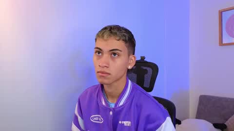 Snapshot of yulian_vasquez chatting on October 6, 12:21 pm yulian_vasquez online show from October 6, 12:21 pm