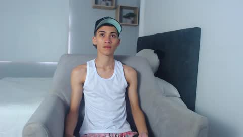 Snapshot of yulian_vasquez chatting on March 7, 12:12 pm yulian_vasquez online show from March 7, 12:12 pm