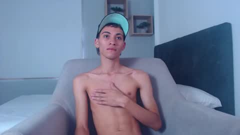 Snapshot of yulian_vasquez chatting on February 18, 12:28 pm yulian_vasquez online show from February 18, 12:28 pm