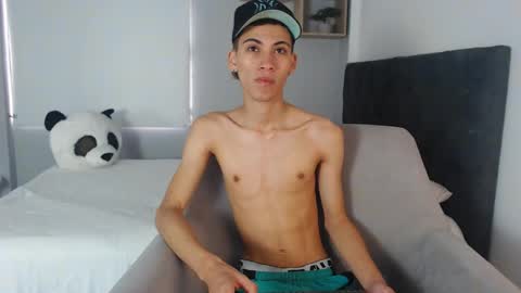 Snapshot of yulian_vasquez chatting on March 11, 12:17 pm yulian_vasquez online show from March 11, 12:17 pm