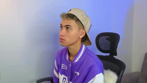 Snapshot of yulian_vasquez chatting on October 4, 12:54 pm yulian_vasquez online show from October 4, 12:54 pm