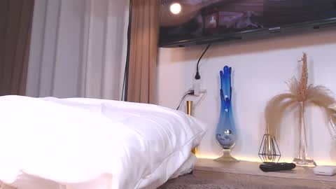 Justine online show from September 15, 8:10 pm