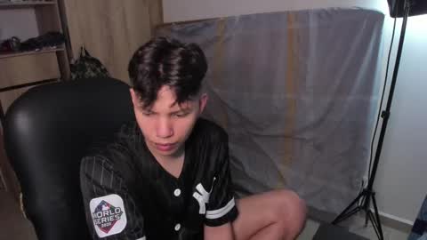 Snapshot of yurii_moody chatting on February 21, 3:23 am yurii_moody online show from February 21, 3:23 am