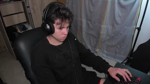 Snapshot of yurii_moody chatting on December 3, 2:23 am yurii_moody online show from December 3, 2:23 am