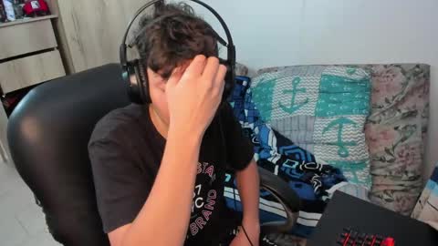 yurii_moody online show from April 20, 1:46 pm