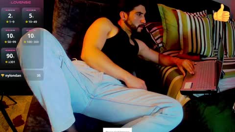 Snapshot of zac_dass chatting on December 12, 12:05 am ZAC online show from December 12, 12:05 am