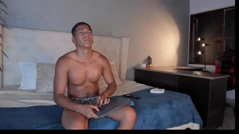 Snapshot of zac_haynes chatting on October 19, 3:33 am zac online show from October 19, 3:33 am