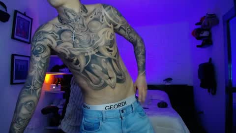 zac_muller1 online show from April 21, 1:42 am