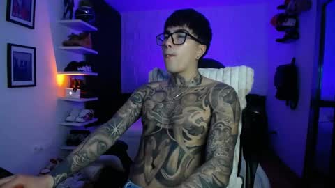 zac_muller1 online show from April 21, 2:51 am